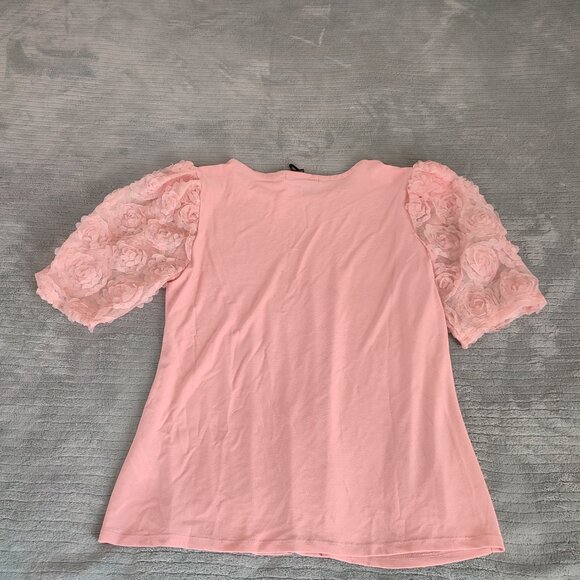 NEW - A Love Story Top Blouse Bridal Rose Pink Size M Roses on Sleeve Shirt - Picture 13 of 13